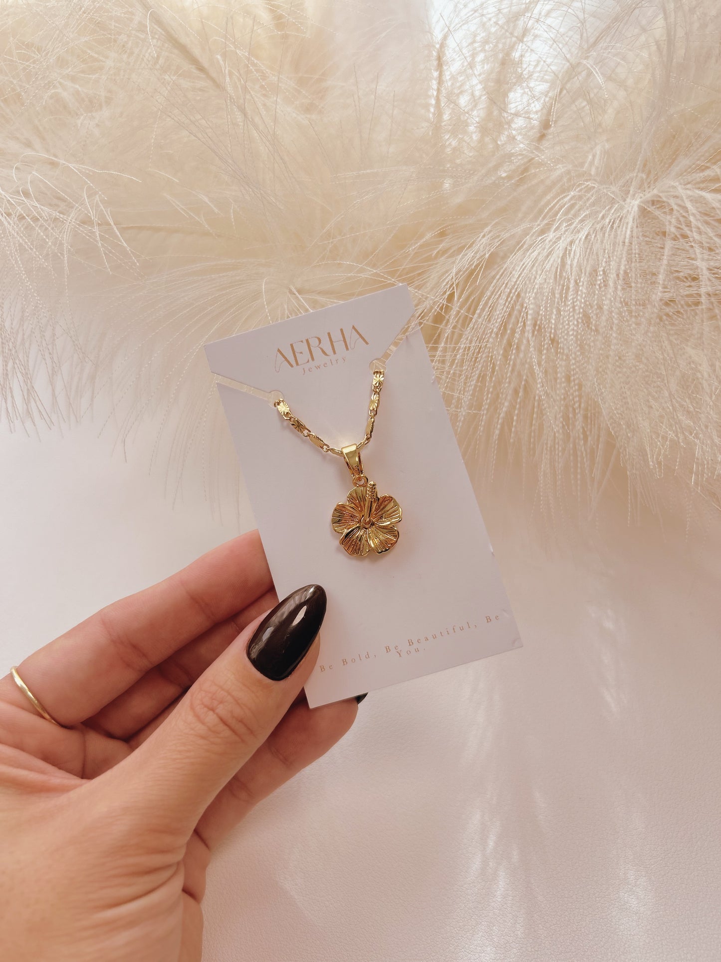 MAGA FLOWER NECKLACE