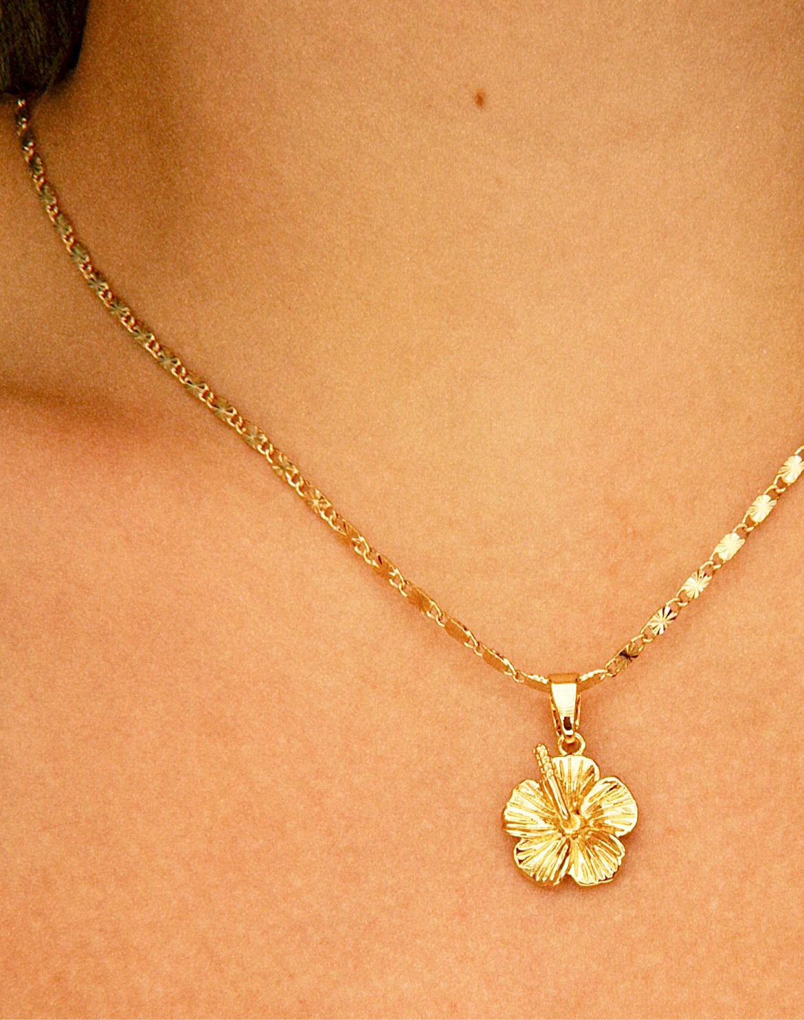 MAGA FLOWER NECKLACE