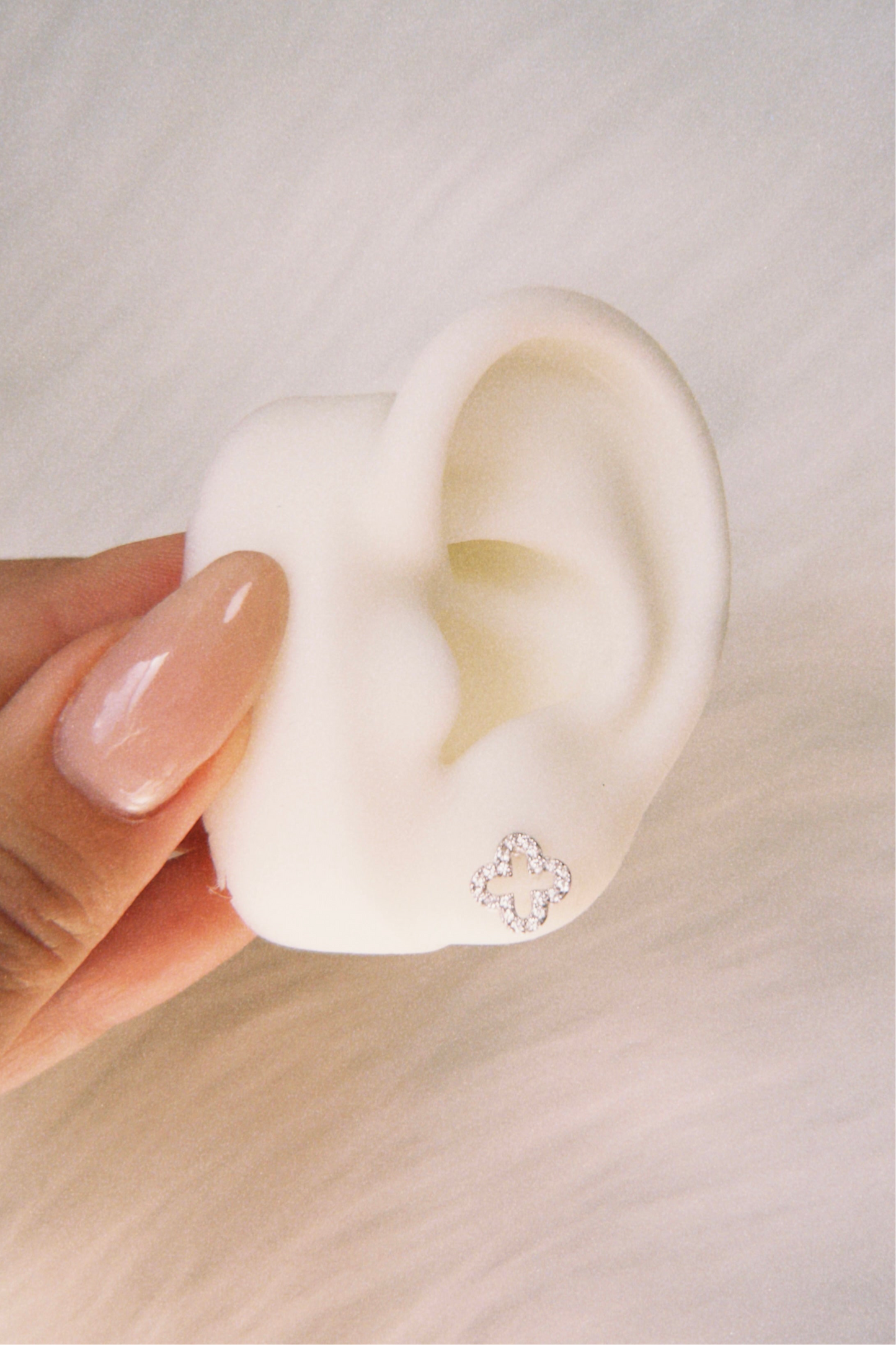 CLOVER C EARRINGS