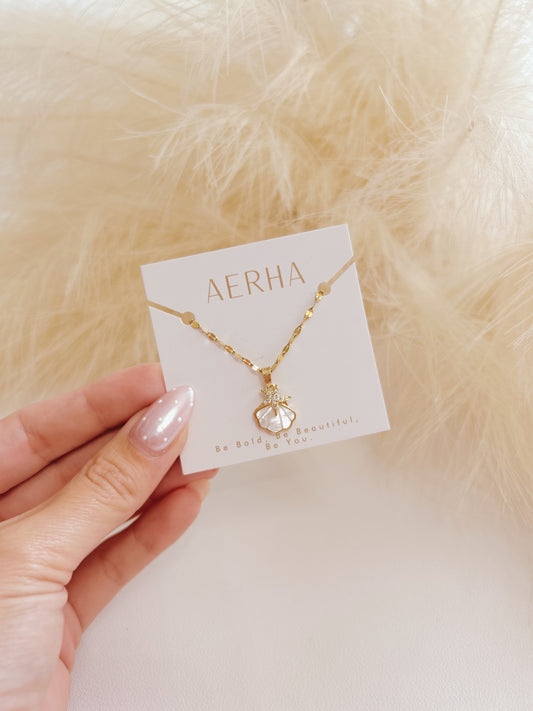 CONCH SHELL NECKLACE