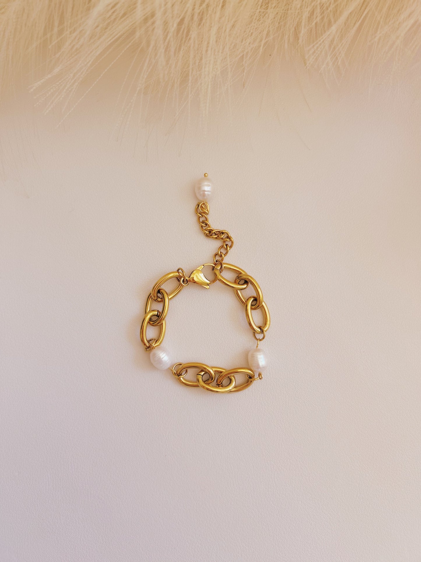 GOLDEN WHISPER BRACELET