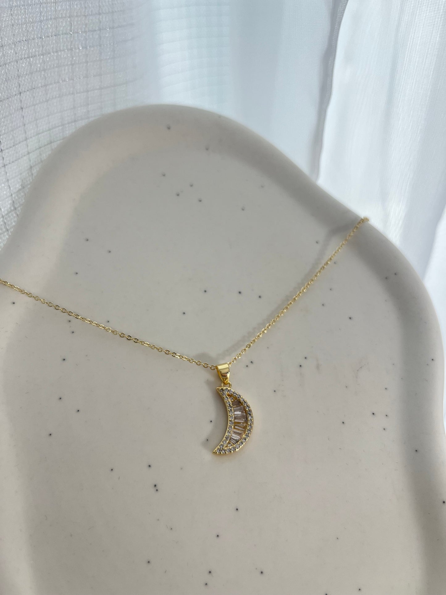 LUNA NECKLACE