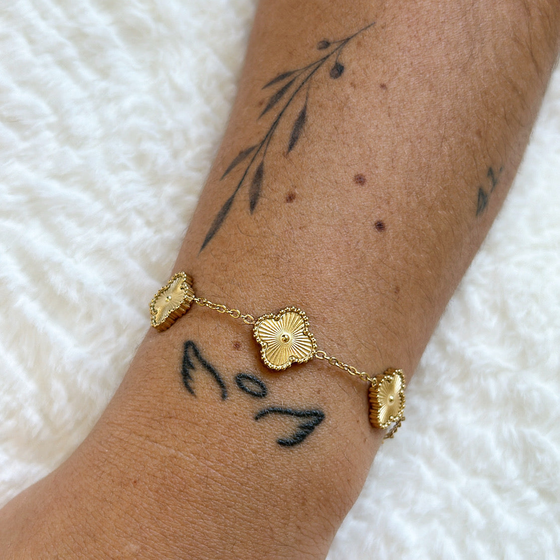 GOLD CLOVER BRACELET